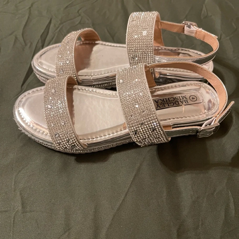 Badgley‎ Mischka Silver Sandals size 4
